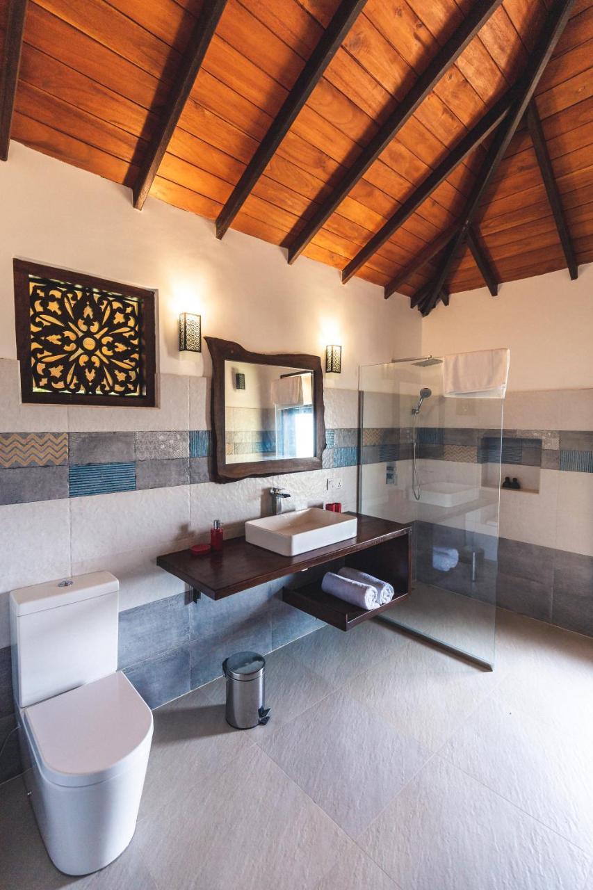 Omia Hotel Tangalle Exterior photo