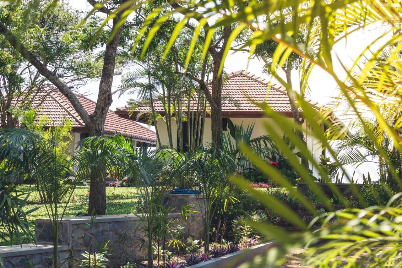 Omia Hotel Tangalle Exterior photo