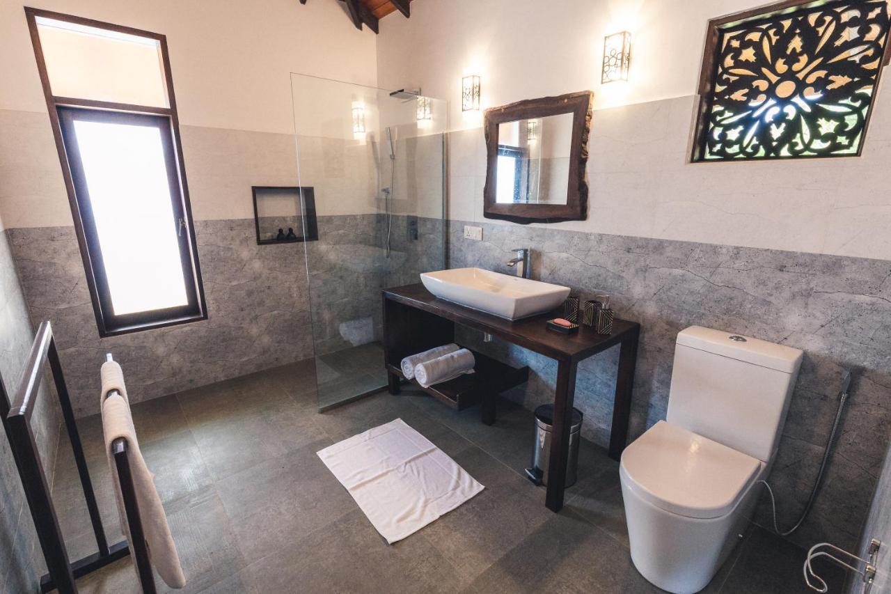 Omia Hotel Tangalle Exterior photo