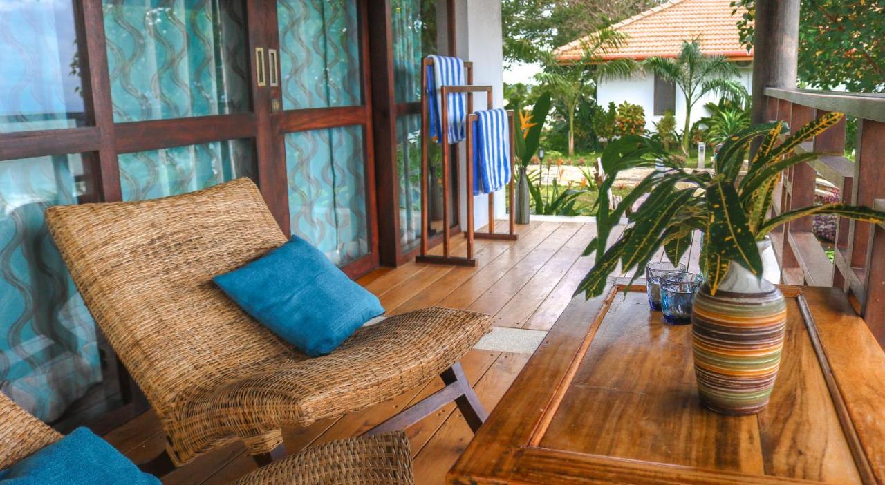 Omia Hotel Tangalle Exterior photo